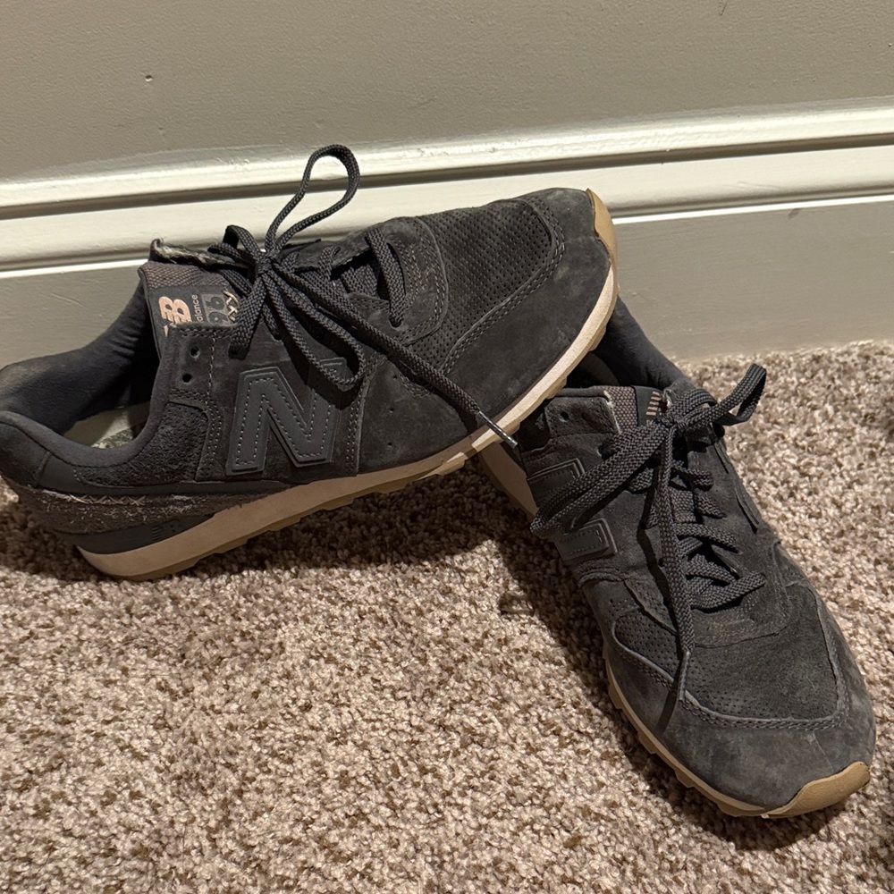 New Balance women’s 696 shoe
